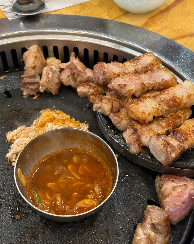 노릇하게 익은 삼겹살