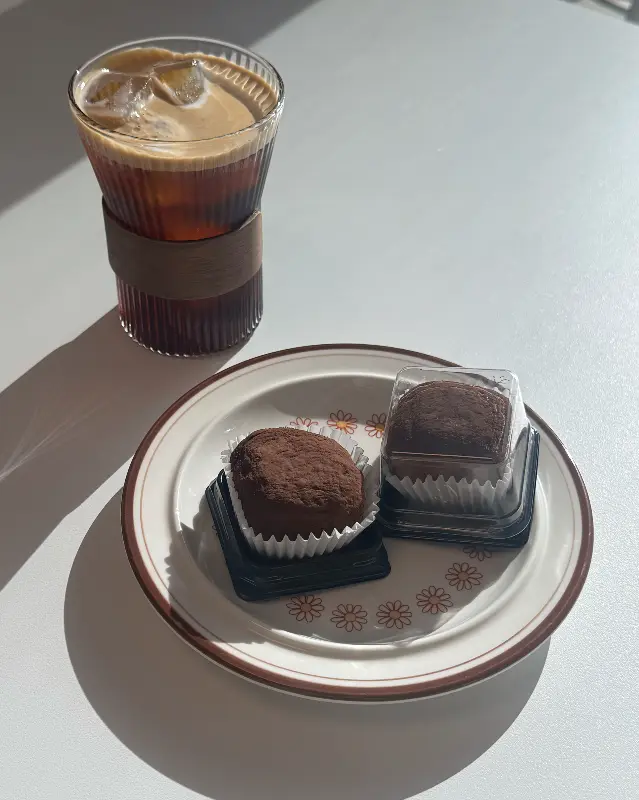 아이스 아메리카노와 두쫀쿠