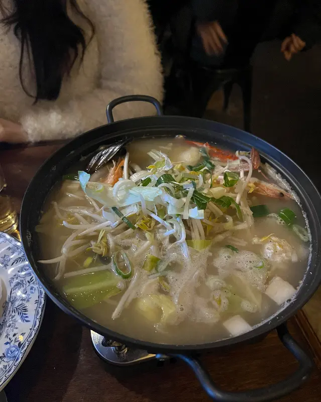 푸짐한 해산물 전골