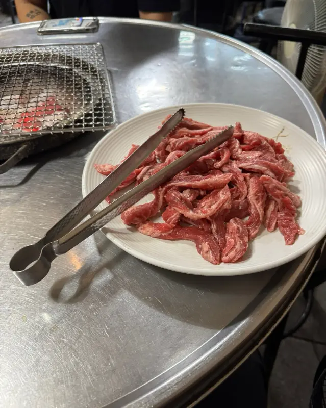 먹음직스러운 소갈비살 한 점