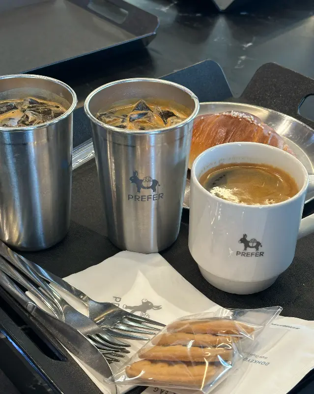 아메리카노와 빵