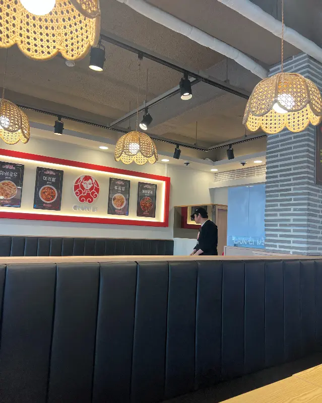 춘리마라탕 내부 인테리어