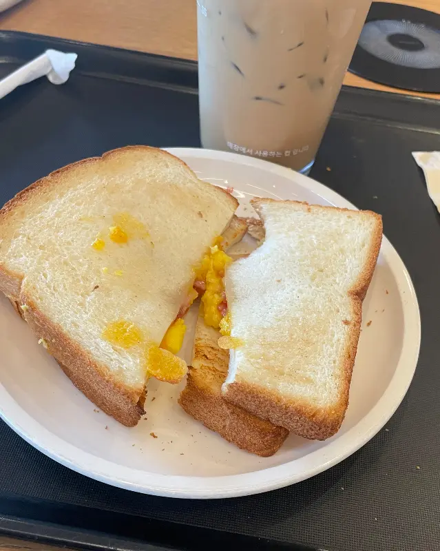 샌드위치와 음료