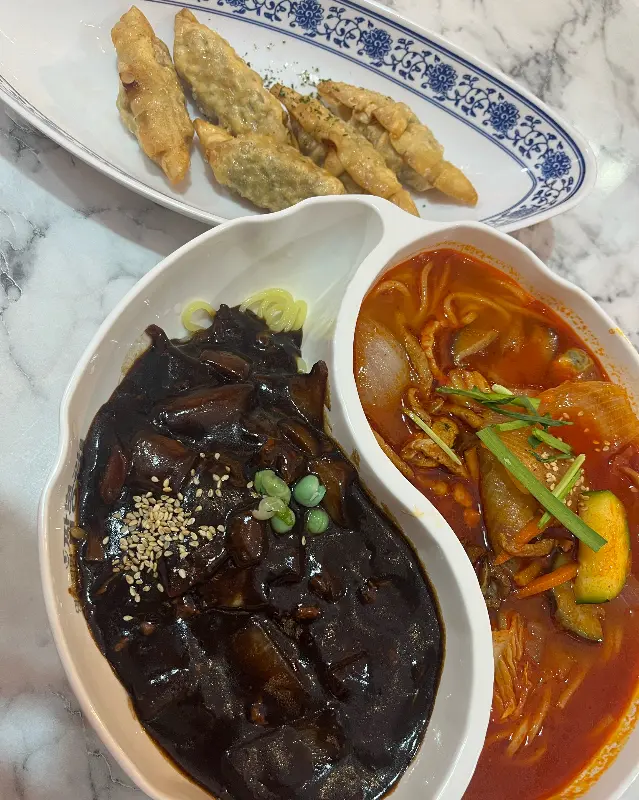 짬짜면과 군만두