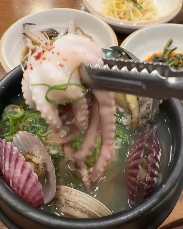 해물뚝배기 낙지