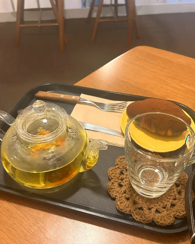 몽화원 메리골드 티와 빵