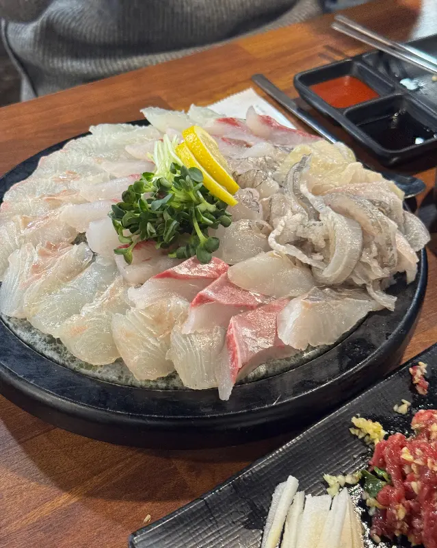 싱싱한 광어회의 모습