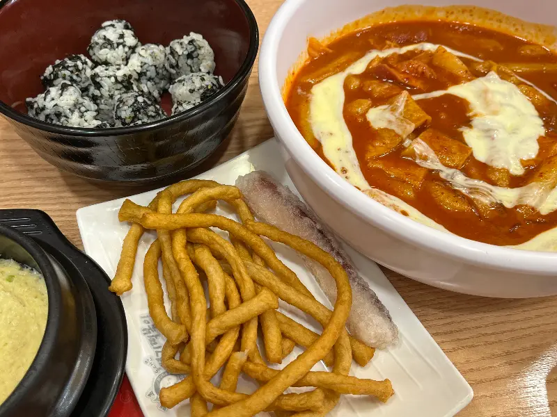 엽떡, 튀김, 주먹밥, 계란찜