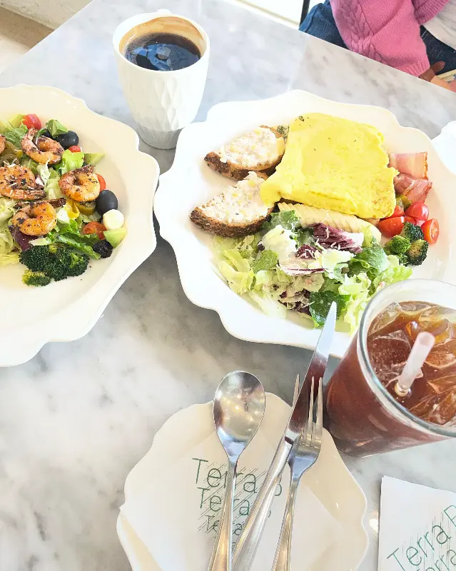 푸짐한 브런치 한 상