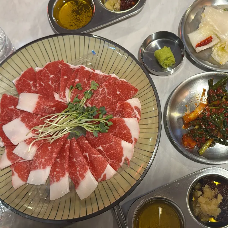 신선함이 눈으로 보이는 뭉티기