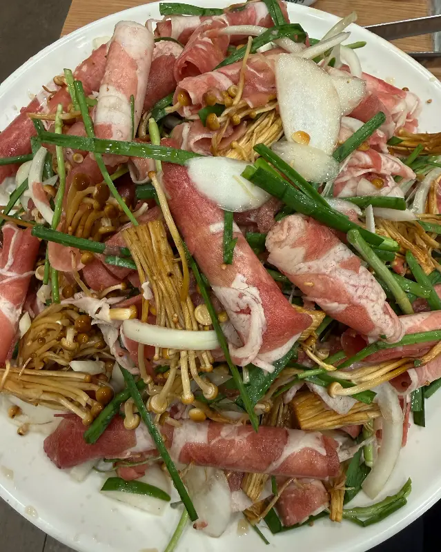 클로즈업 황금버섯 오리불고기