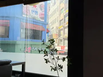 안양일번가 힙스터들의 아지트! 더콤마라운지, 24시간 즐기는 커피 맛집 레전드!