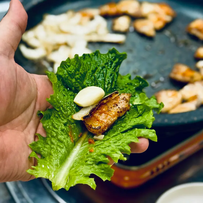 쌈으로 먹는 삼겹살