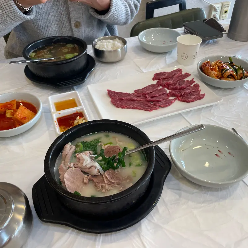 깔끔한 식당 내부