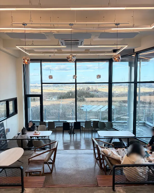 카페 내부 모습