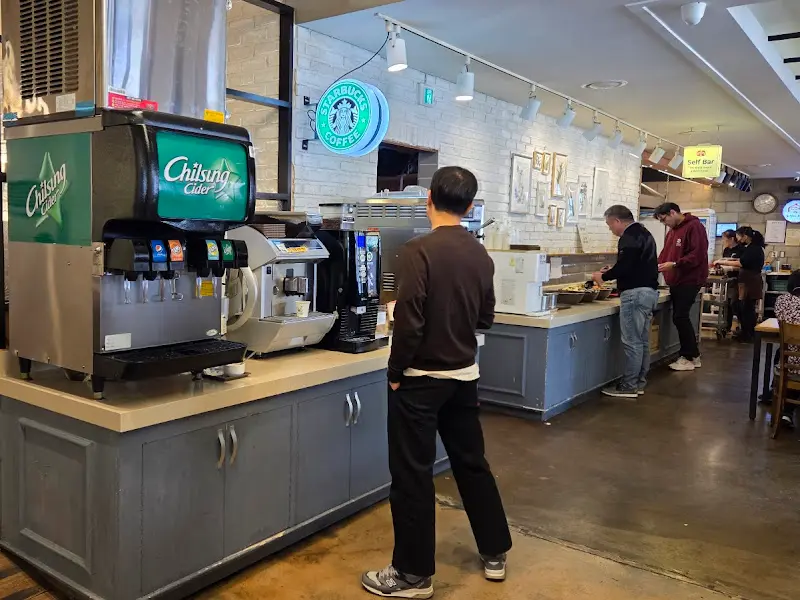 깔끔하고 넓은 내부 공간