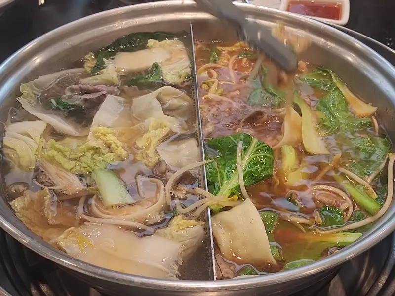 반반 육수 샤브샤브