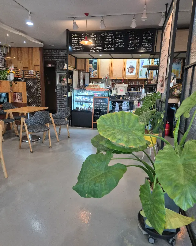카페 내부 인테리어