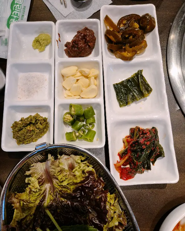 다양한 종류의 밑반찬
