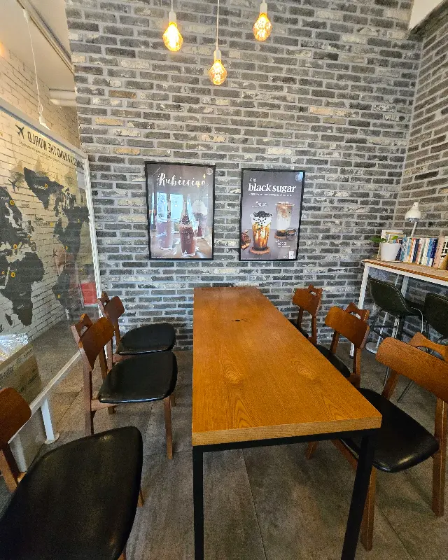 카페 내부 테이블