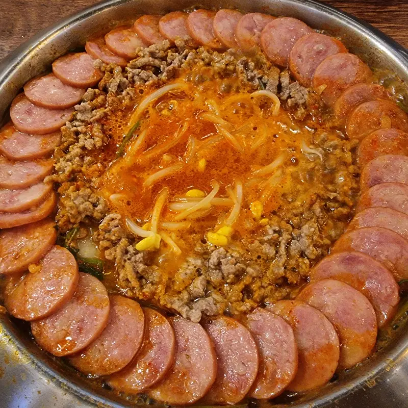 햄이 가득한 부대찌개