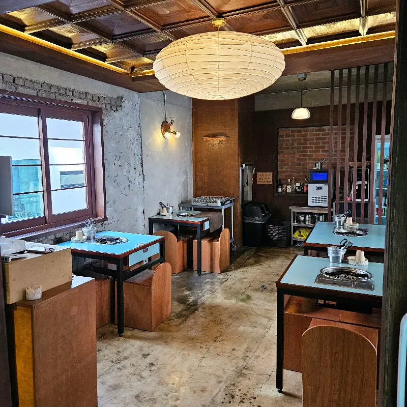 AGU의 아늑하고 세련된 내부 인테리어