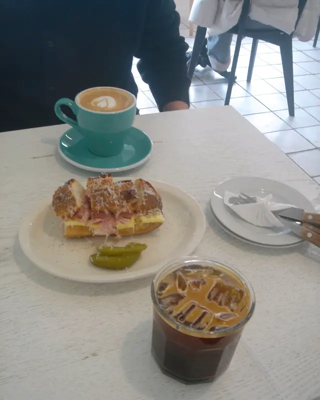 카페라떼와 잠봉뵈르