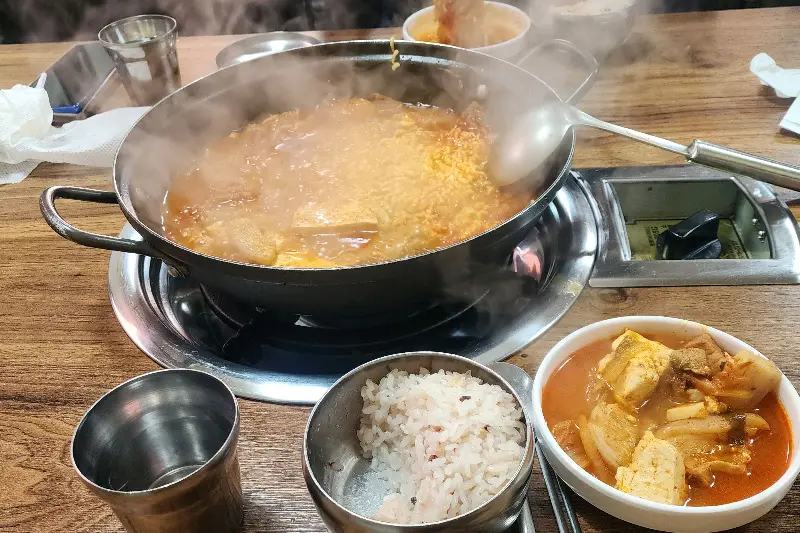 보글보글 끓는 된장찌개