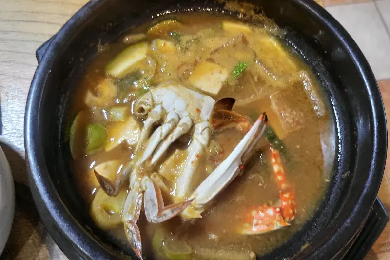 꽃게가 들어간 된장찌개