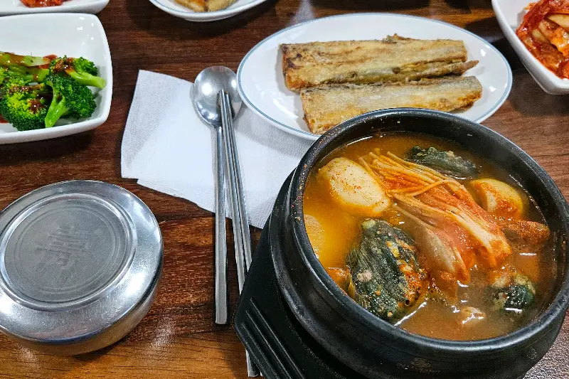 푸짐한 전복해물뚝배기