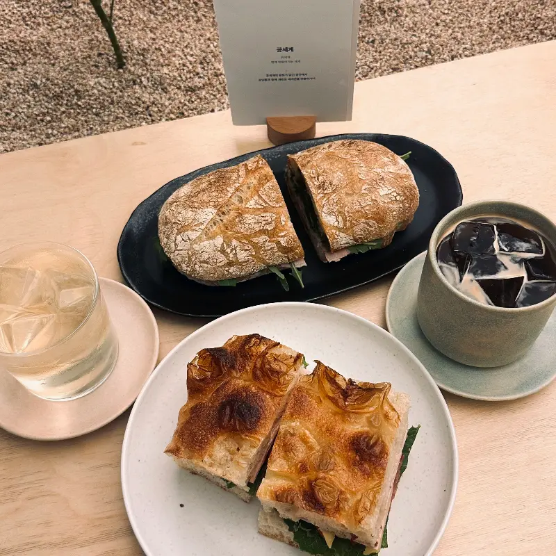 샌드위치와 커피