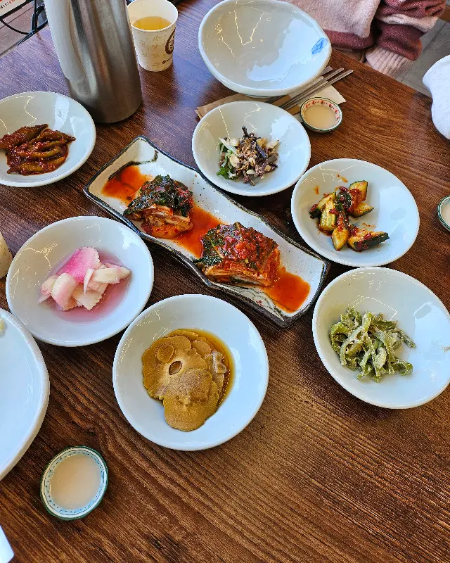 정갈하게 차려진 밑반찬