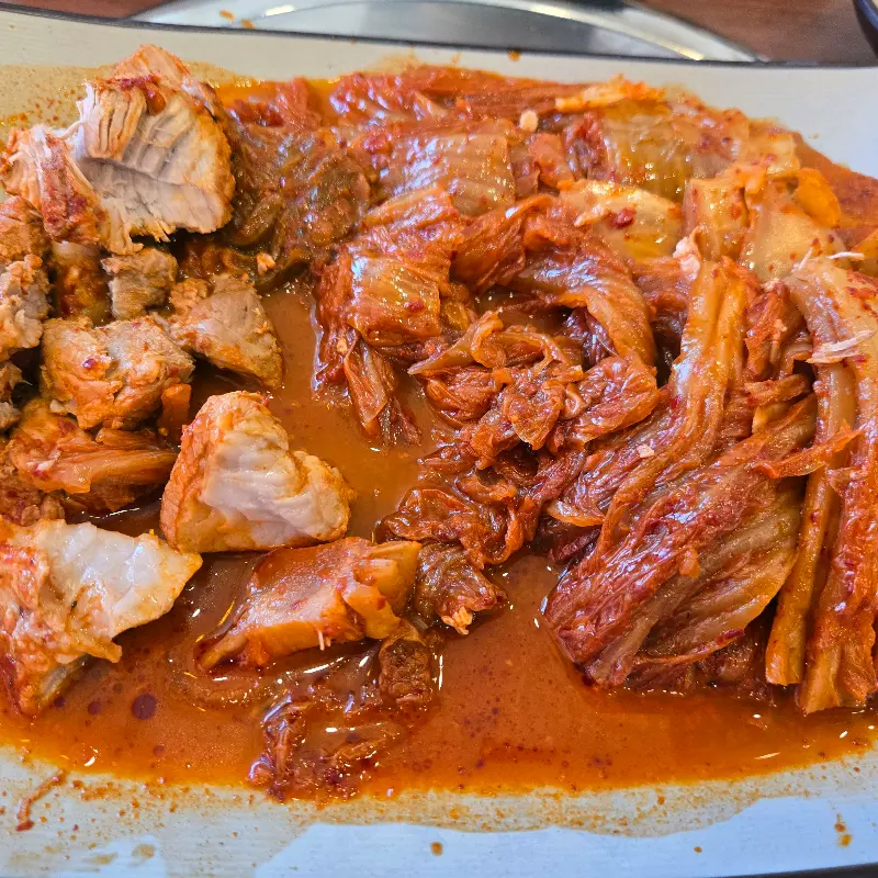 침샘 자극하는 김치찜 비주얼