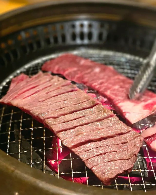 숯불 위에 구워지는 갈비