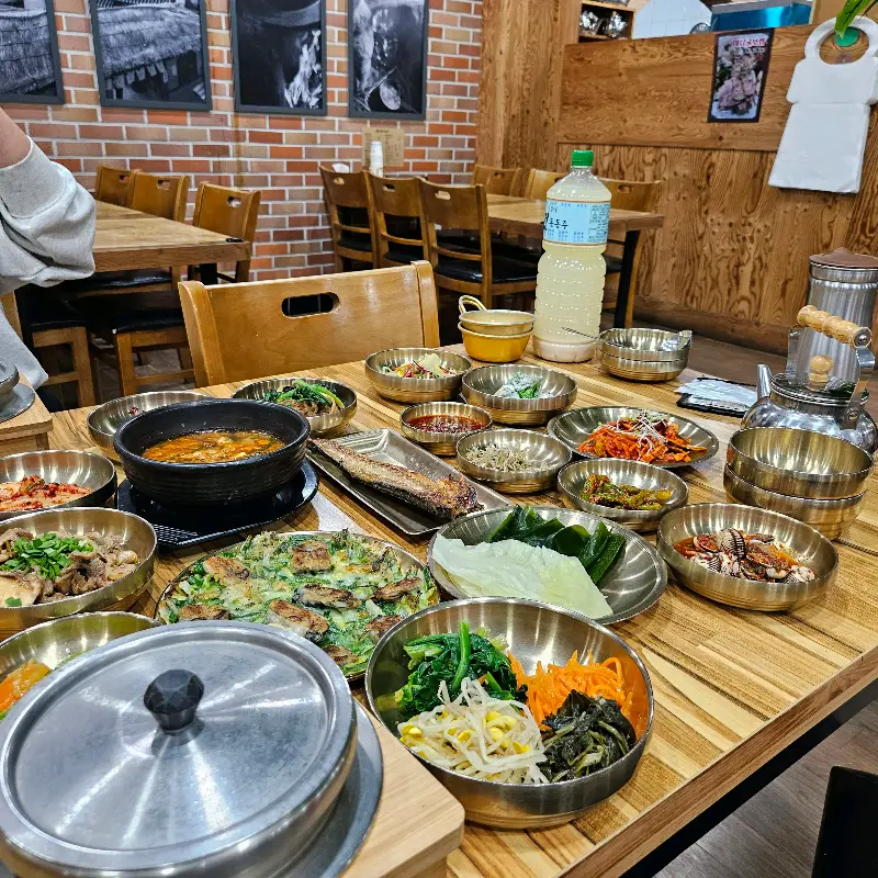 푸짐하게 차려진 엄마상차림