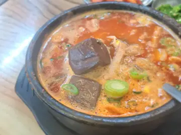 새벽을 깨우는 목포의 맛, 김정림선지해장국에서 만난 뜨거운 위로와 든든한 한 끼 식도락