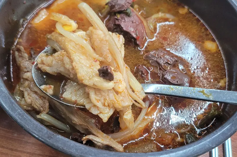 숟가락 위에 올려진 수구레