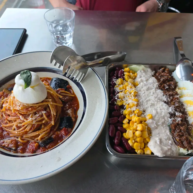 파스타와 콥샐러드