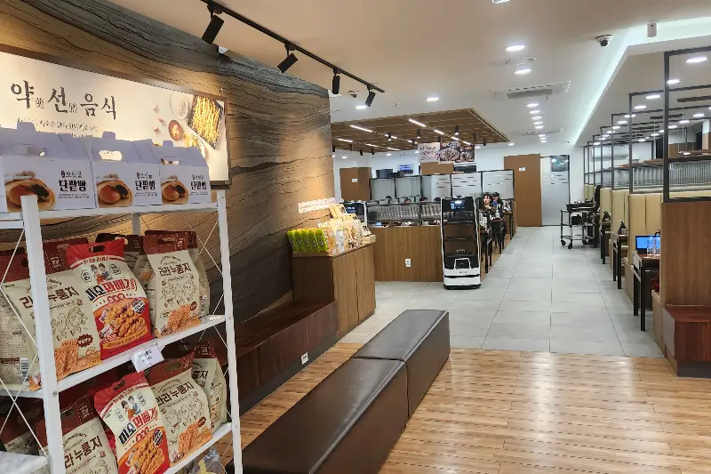 매장 내부 전경