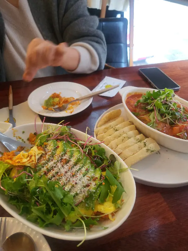 아보카도 에그 김치필라프