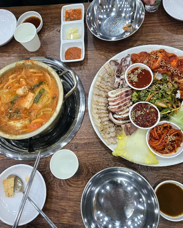 푸짐한 양은이네 세트 메뉴 전체샷