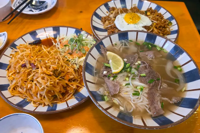 하노이450 메뉴. 쌀국수, 팟타이, 볶음밥 등 다양한 메뉴가 준비되어 있다.