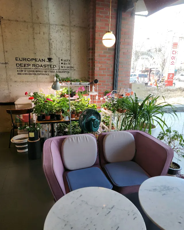 투썸플레이스 내부 전경