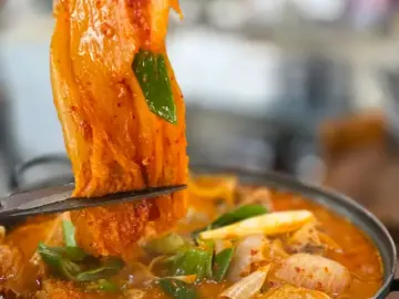 충주에서 맛보는 묵은지의 깊은 맛! 연수골 닭볶음탕, 진짜 레전드 지역 맛집 등극!