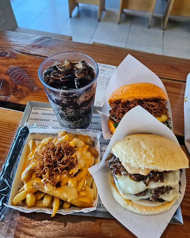 당근버거, 치즈 감자튀김, 콜라