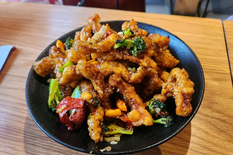 윤기가 흐르는 오렌지 치킨