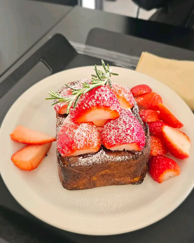 딸기 프렌치토스트