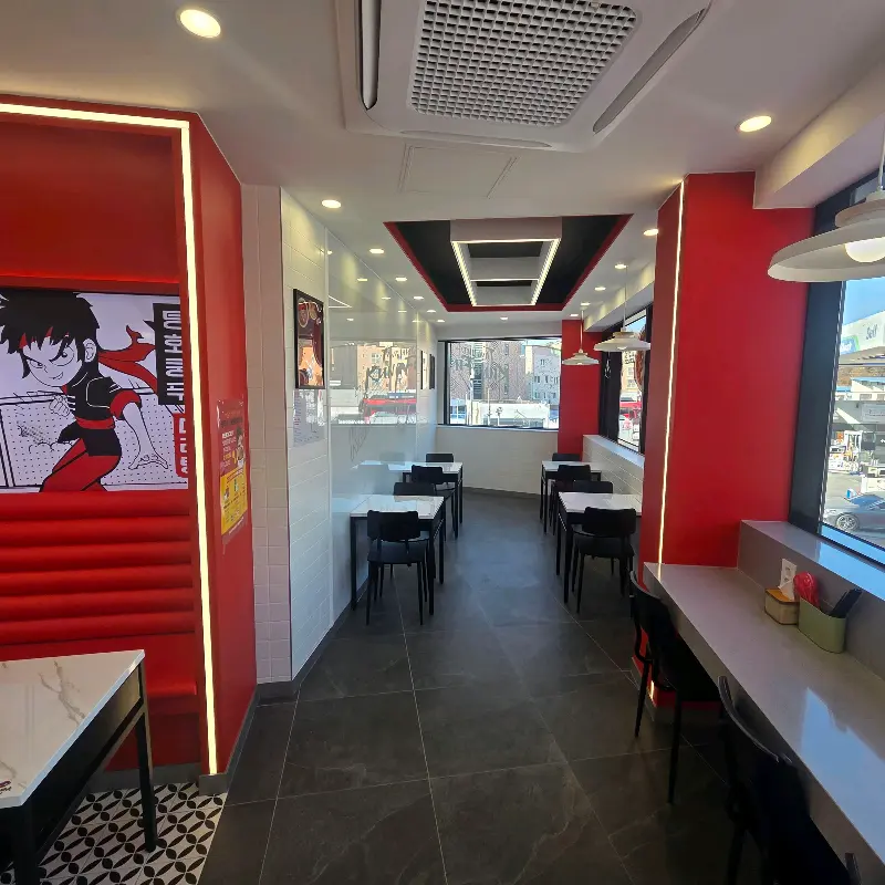 넓고 쾌적한 매장 내부