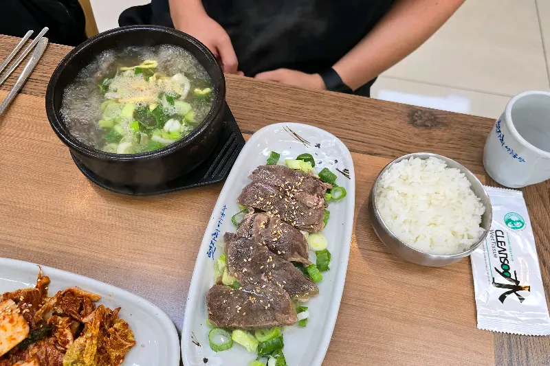 수육곰탕 한 상 차림