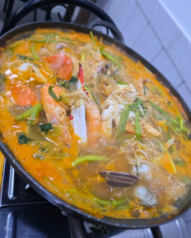 해물이 가득 들어간 해물탕